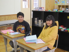 【Japanese】さくら教室に新しく　２人の生徒が来ました。